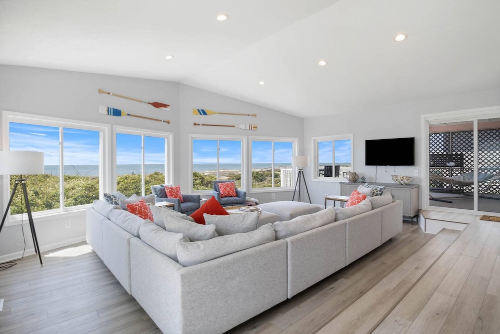 The 19th Hole - 5BR Caswell Beach Vacation Rental