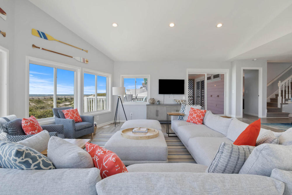 19th hole vacation rental living room