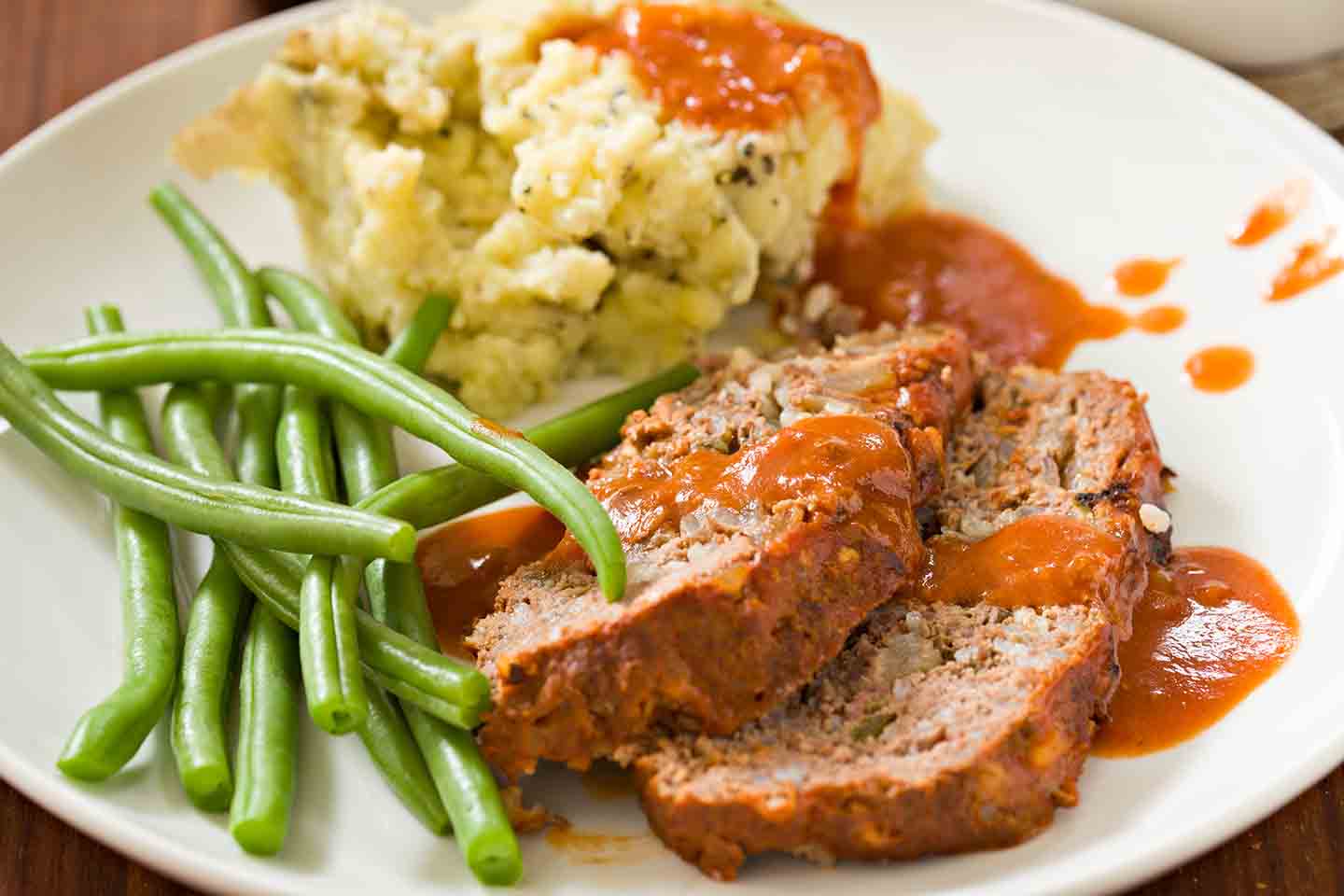 Meatloaf, mashed potatoes and green beans