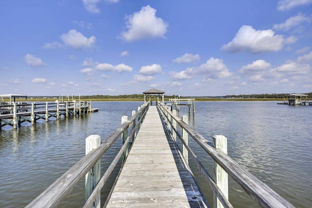 Dock stretching out over water at vacation rental Crow's Nest