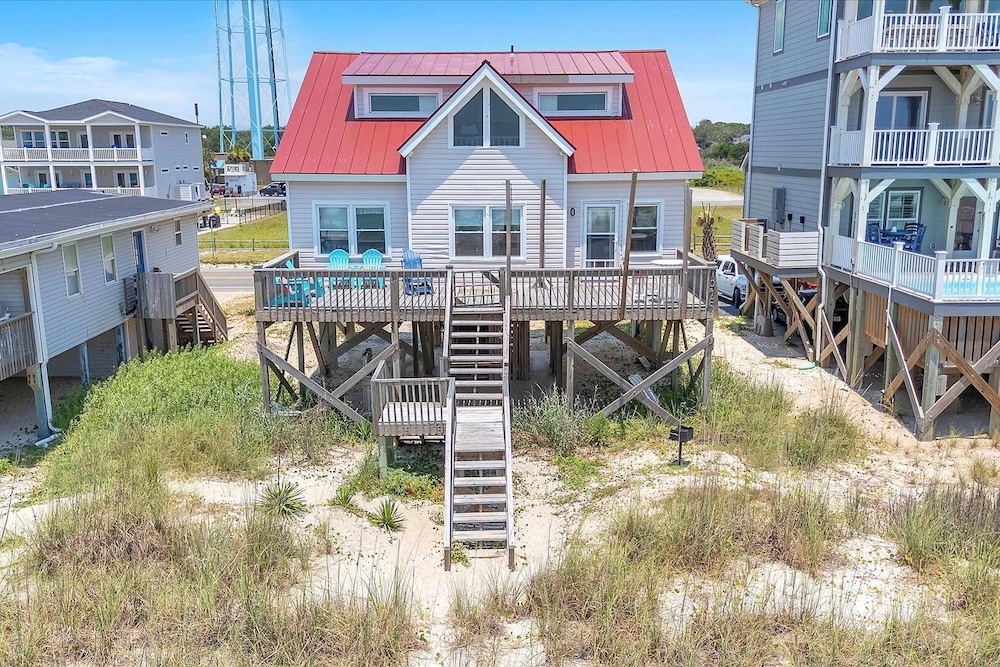 Paws On The Beach - Oceanfront Oak Island Vacation Rental