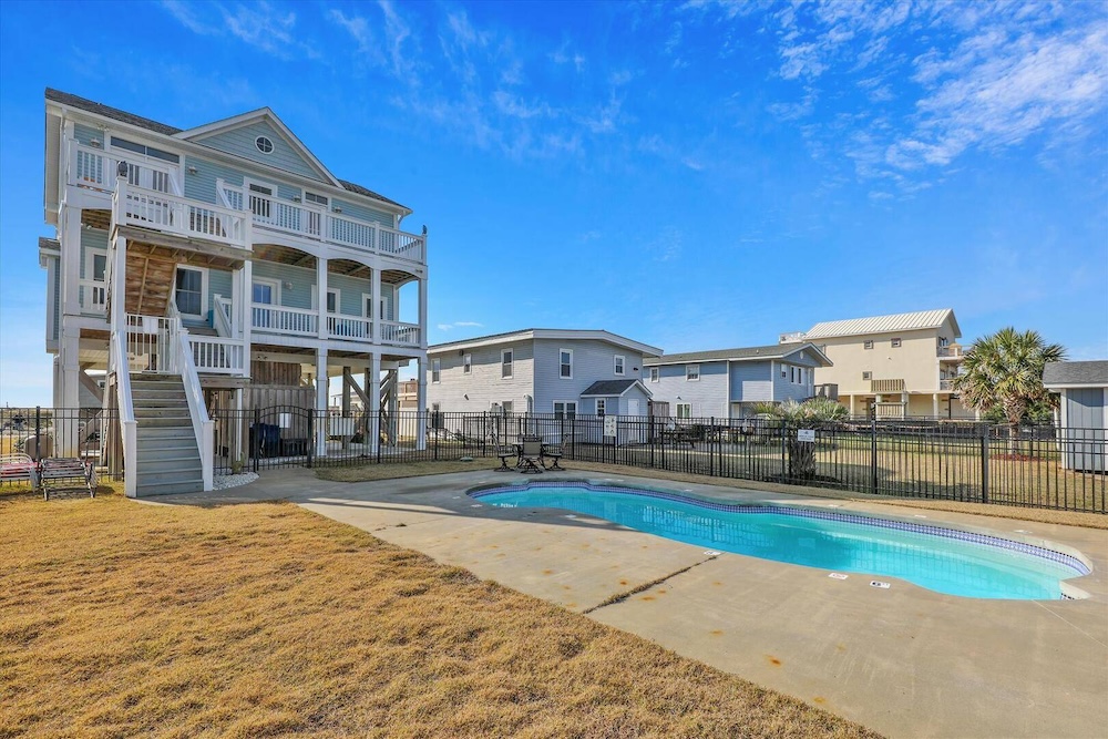 Darlington House - Oak Island Pet-Friendly Vacation Home