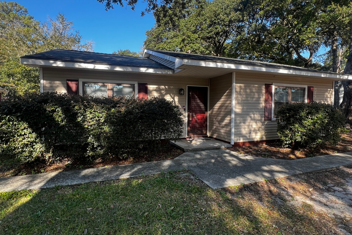 415 E Leonard St Southport, NC Long Term Rental 415 E Leonard St Southport, NC Long Term Rental