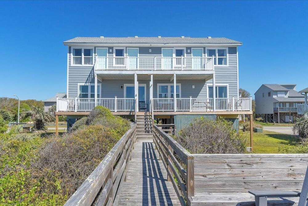 On Seabbatical - Oak Island Oceanfront Vacation Home