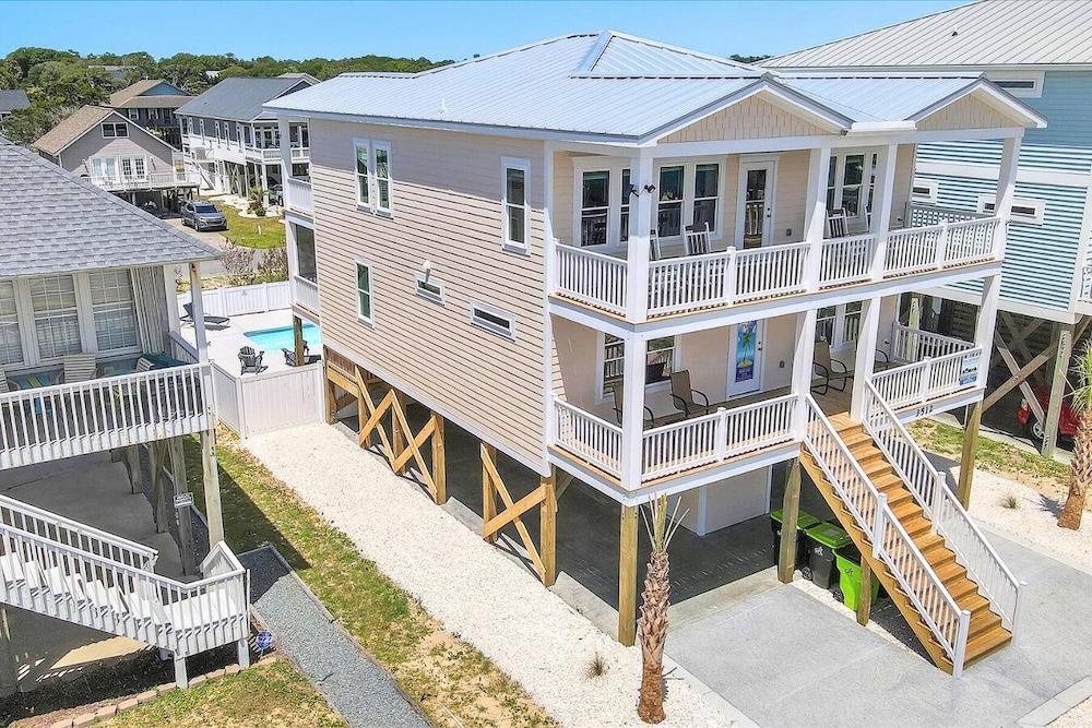On Island Time - Oak Island Vacation Rental with EV Charger