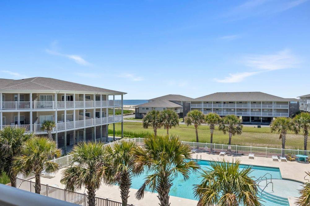 Pool at The Palm in Oak Island